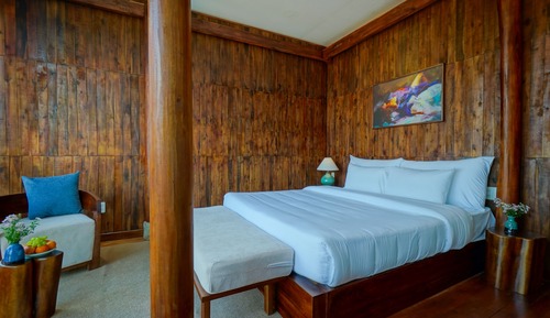 Junior Suite with Bathtub
