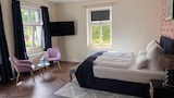 Deluxe Room 5