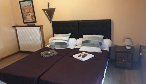 Habitación básica con 1 cama doble o 2 individuales