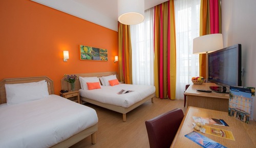 Habitación triple, vistas al jardín