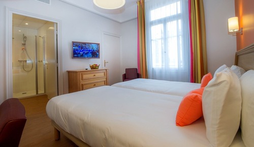 Habitación con 2 camas individuales, vistas al jardín