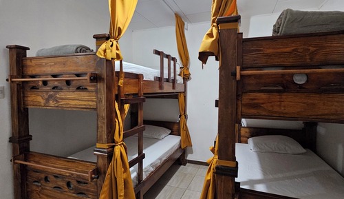 Dormitorio compartido económico, patio