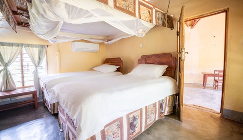 Chalet familiar, 2 camas individuales, baño privado, junto al lago