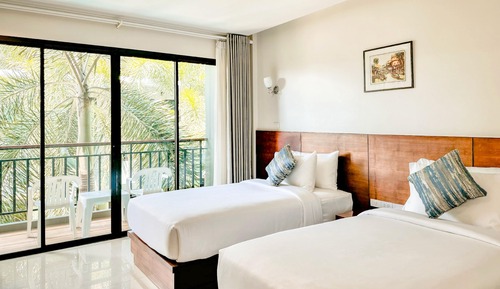 Habitación superior, vistas a la piscina