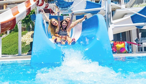 [Get Ready For Summer] Standard Twin City View + 2 Amazon Aqua Park 20% discount + Breakfast for 2
