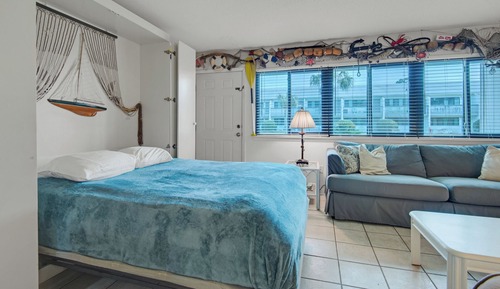 Suite estudio, varias camas, patio, vistas al jardín (Hidden Beach 103)