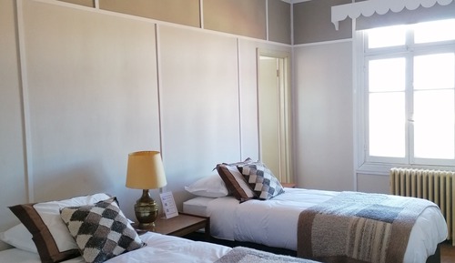 Habitación con 2 camas individuales, vistas al jardín