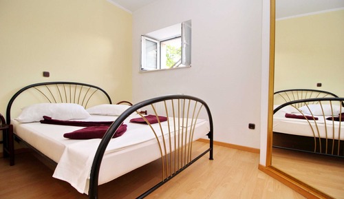 Apartamento (One Bedroom Apartment with Terrace)