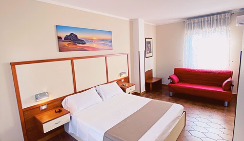 Habitación cuádruple estándar, 1 cama doble con sofá cama