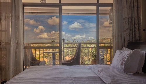 Habitación ejecutiva, 1 cama de matrimonio grande, balcón, vistas a la ciudad