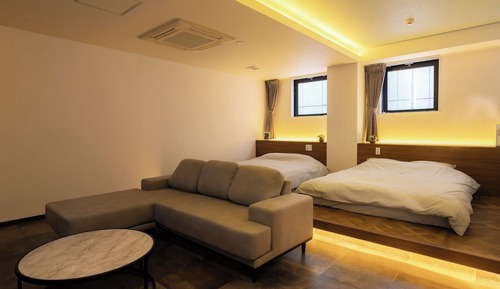 Suite Deluxe, 2 camas de matrimonio, baño privado, en edificio anexo