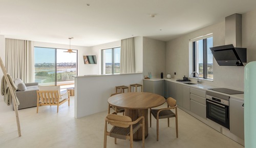 Estudio, balcón, vistas al mar