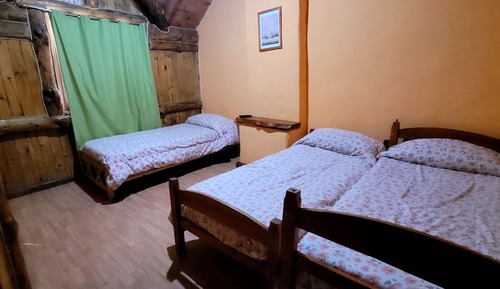 Cabaña, 2 habitaciones, patio, vistas a la montaña