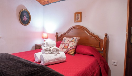 Habitación económica, 1 cama doble, baño compartido, junto a la montaña