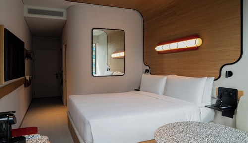 Habitación estándar, 1 cama de matrimonio grande, vistas a la piscina