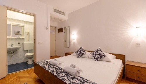 Habitación clásica con 2 camas individuales, balcón