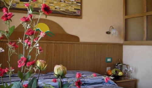 Habitación clásica con 1 cama doble o 2 individuales, balcón, vistas a la montaña