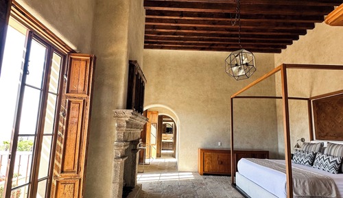 Presidential Room, City View