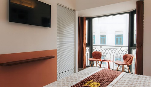 Habitación doble superior, 1 cama de matrimonio grande, vistas a la ciudad