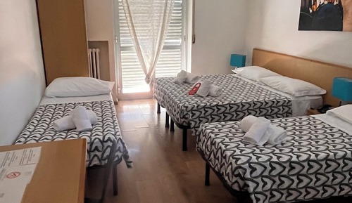 Habitación cuádruple básica, balcón