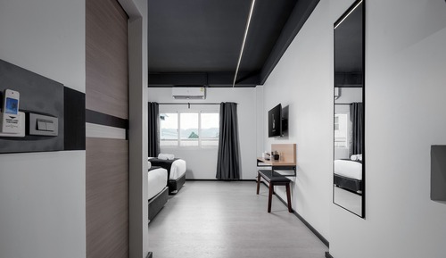 Habitación superior con 2 camas individuales, vistas a la ciudad