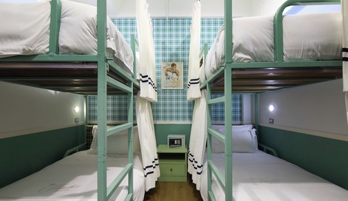 Habitación, varias camas