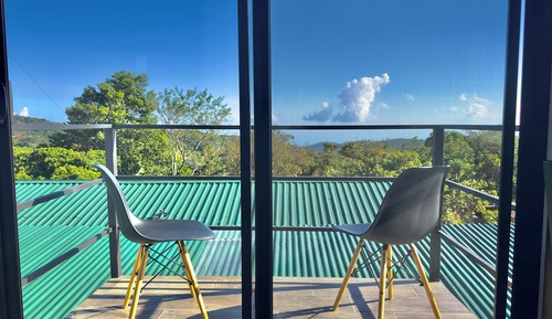 Estudio superior, vistas al mar