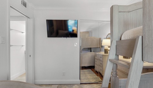 Apartamento, varias camas, balcón, vistas al mar (BeachCrest 302)