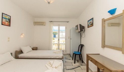 Estudio clásico, balcón, vistas al jardín
