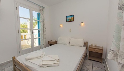 Habitación clásica con 1 cama doble o 2 individuales, balcón, vistas al patio
