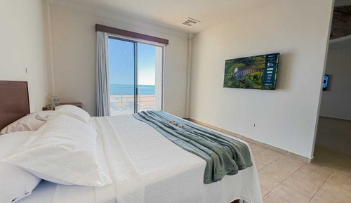 Suite estudio superior, 1 cama de matrimonio grande, balcón, vistas al mar