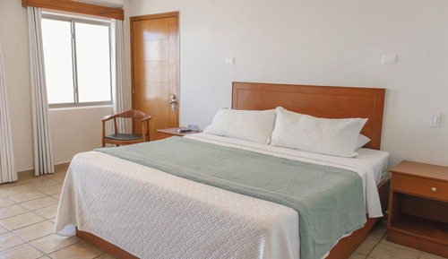 Habitación estándar, 1 cama de matrimonio grande, balcón, vistas a la piscina