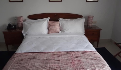 Habitación básica, 1 cama de matrimonio, baño privado