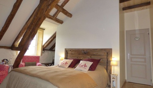 Habitación Confort doble, 1 cama de matrimonio, baño privado, vistas al jardín (AVITUS)