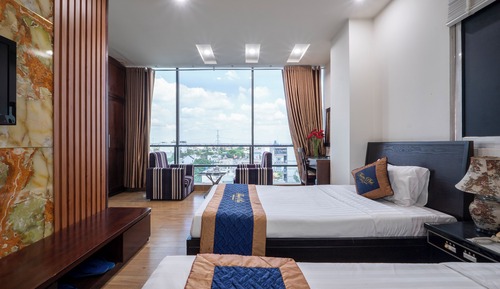 Habitación triple familiar, varias camas, vistas a la ciudad