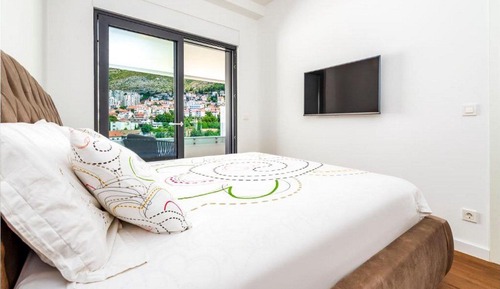 Apartamento (One Bedroom Apartment with Balcony)