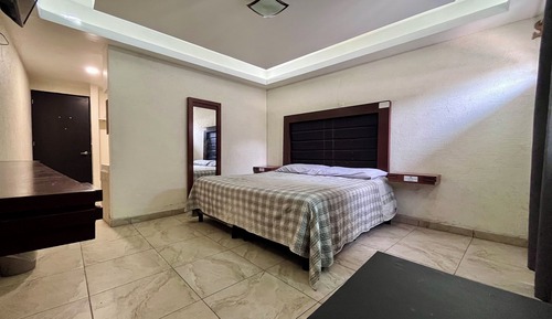 Habitación de lujo, balcón, vistas al patio