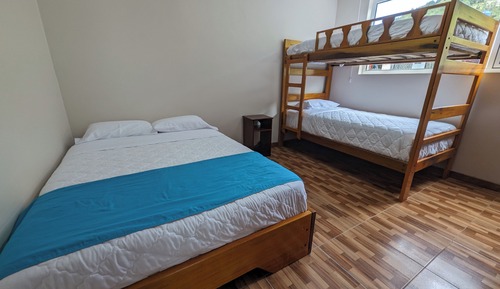 Habitación cuádruple clásica, baño privado, vistas a la ciudad