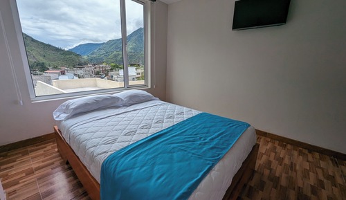 Habitación familiar, baño privado, vistas a la ciudad