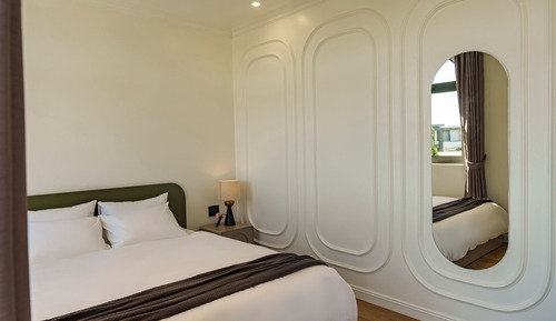 Habitación superior, 1 cama de matrimonio grande, balcón, vistas a la ciudad
