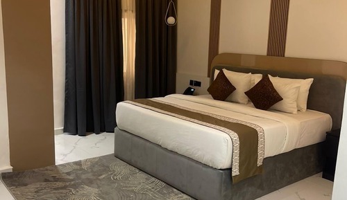 Suite ejecutiva, 1 cama de matrimonio grande, no fumadores, baño privado