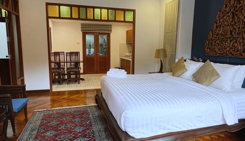Villa superior, 1 cama de matrimonio grande, cocina básica, vistas a la piscina