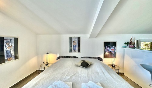 Estudio romántico, vistas al jardín