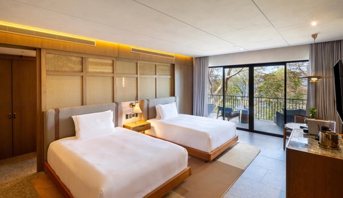 Bahia View 2 Queens Room