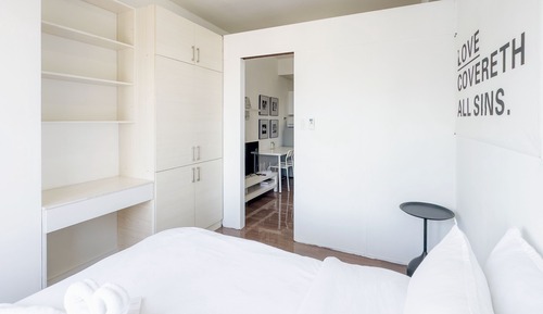 Apartamento de diseño, varias camas, frigorífico y microondas, vistas a la ciudad
