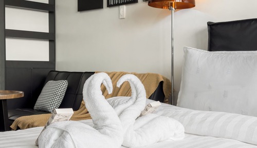 Habitación triple de diseño, 1 cama de matrimonio con sofá cama, balcón, vistas a la ciudad