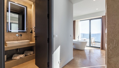 San Angelo Suite with Sea View and Bath Tub