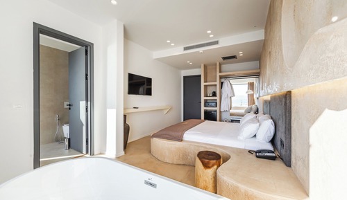 Premium Double Room with Balcony, Sea View and Bath Tub