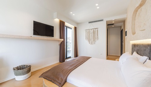 Junior Suite with Side Sea View and Bath Tub