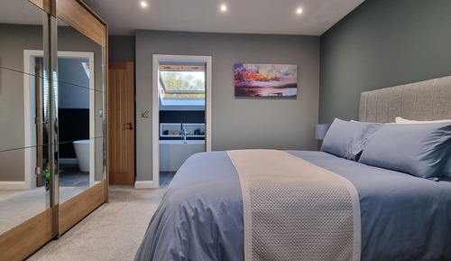 Habitación doble superior, 1 cama doble, baño privado, vistas al jardín